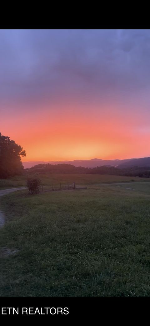 Photo of 10 King Bend Road, Cumberland Gap, TN 37724 (MLS # 1325800)