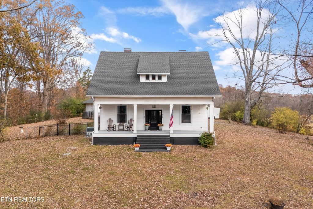 Photo of 804 Lake City Hwy, Clinton, TN 37716 (MLS # 1322624)