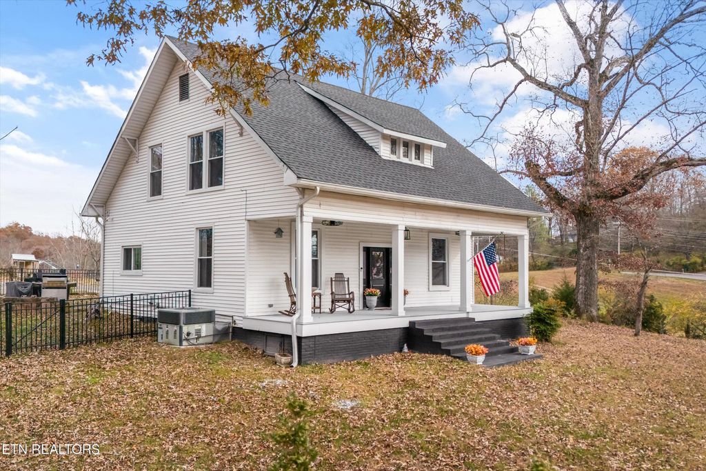 Photo of 804 Lake City Hwy, Clinton, TN 37716 (MLS # 1322624)