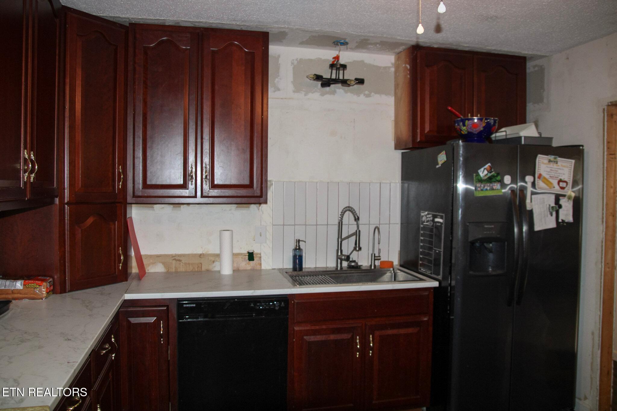 314 S Apache Rd
