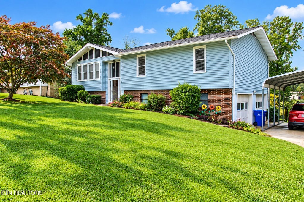 Photo of 314 S Apache Rd, Clinton, TN 37716 (MLS # 1357888)