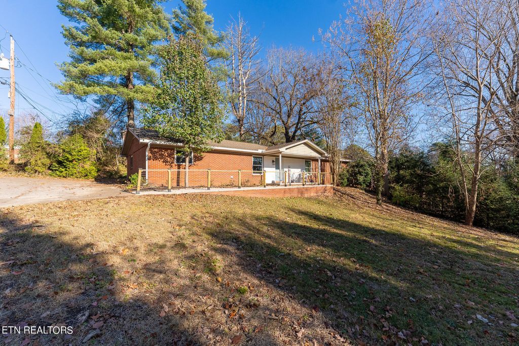 Photo of 109 Cole Way, Louisville, TN 37777 (MLS # 1247266)
