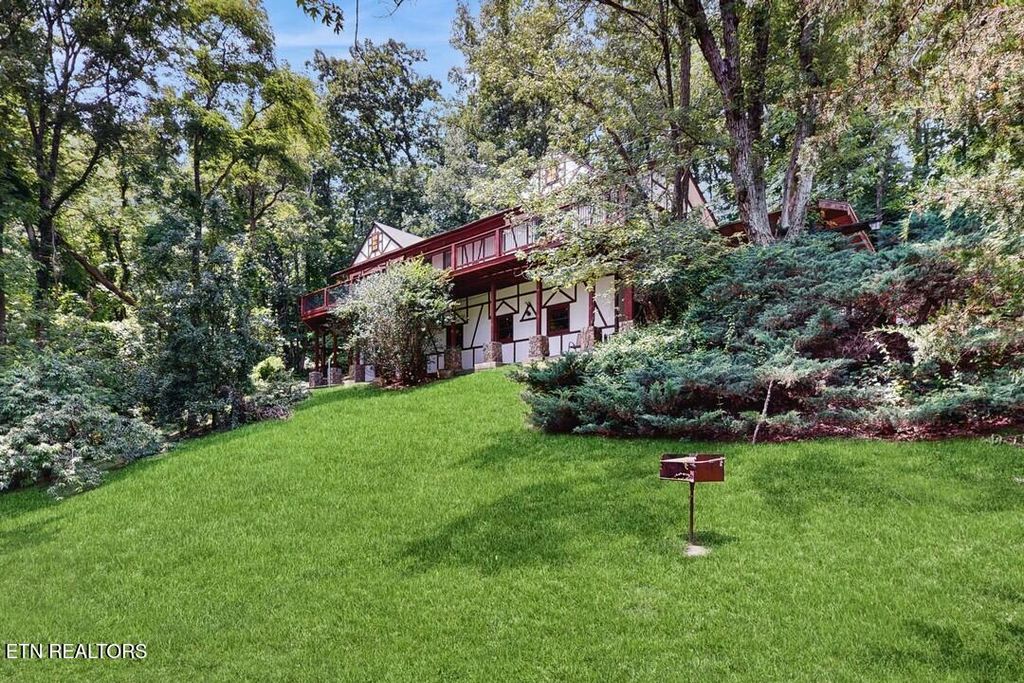 Photo of 3132 Hatcher Top Rd, Sevierville, TN 37862 (MLS # 1330499)