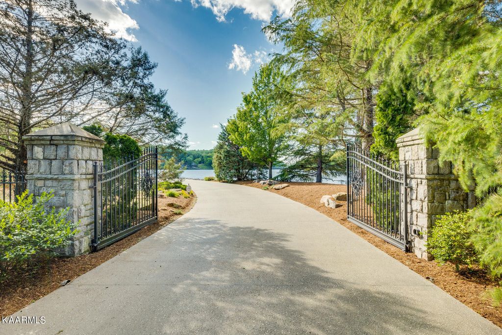Photo of 3825 Island Path Path, Louisville, TN 37777 (MLS # 1227292)