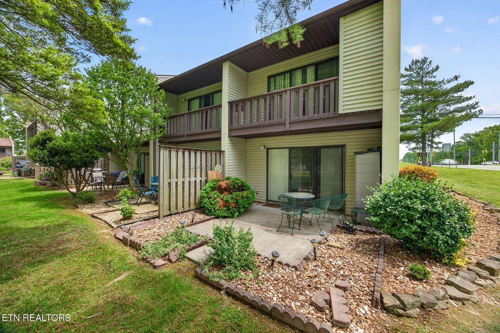 Photo of 1 Wilshire Heights Drive, Crossville, TN 38558 (MLS # 1339818)
