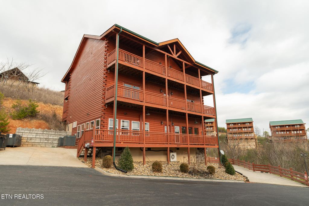 Photo of 2517 Laurel Point Way, Sevierville, TN 37862 (MLS # 1330757)