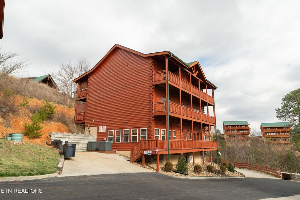 Photo of 2517 Laurel Point Way, Sevierville, TN 37862 (MLS # 1330757)