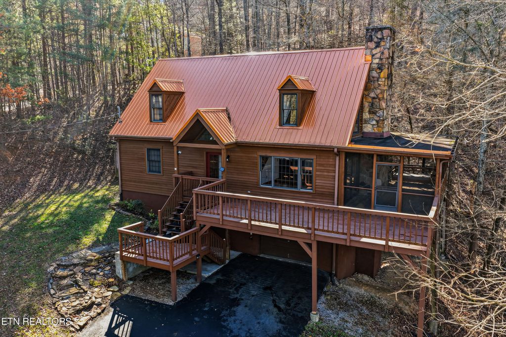 Photo of 2206 Castle Rise Way, Sevierville, TN 37862 (MLS # 1332527)