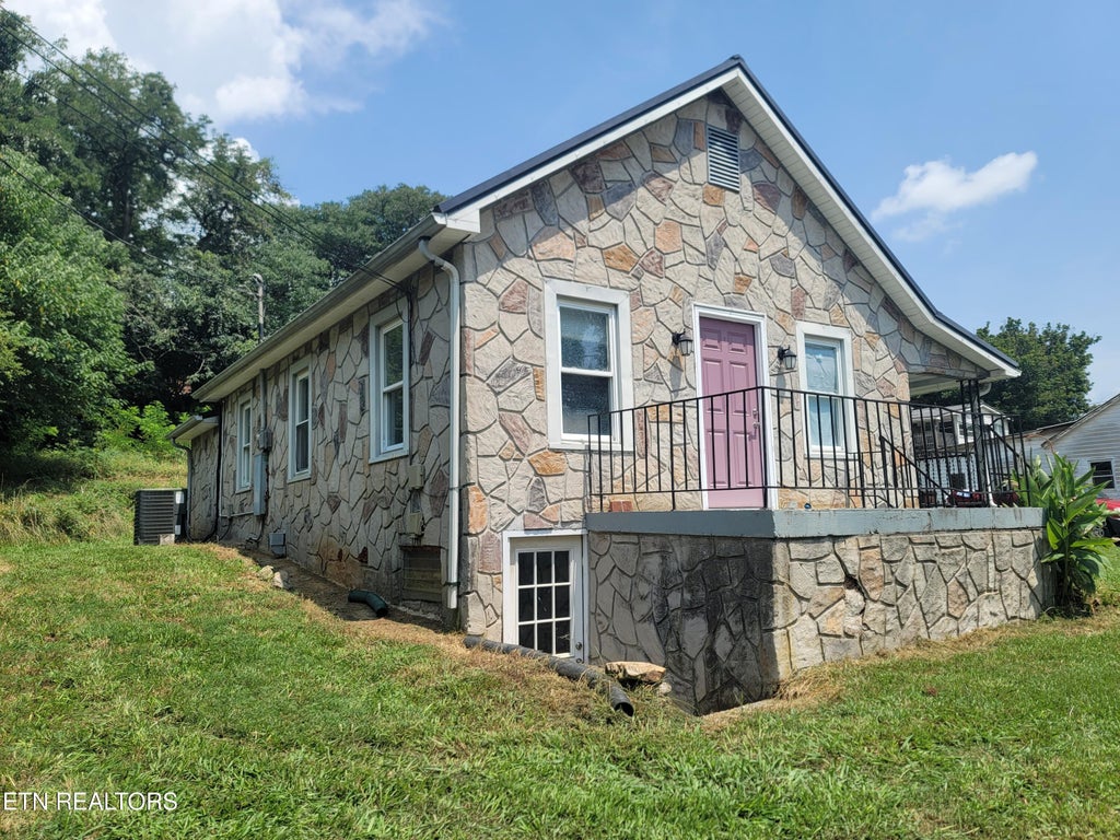 Photo of 724 W Rhoten St, Jefferson City, TN 37760 (MLS # 1352415)