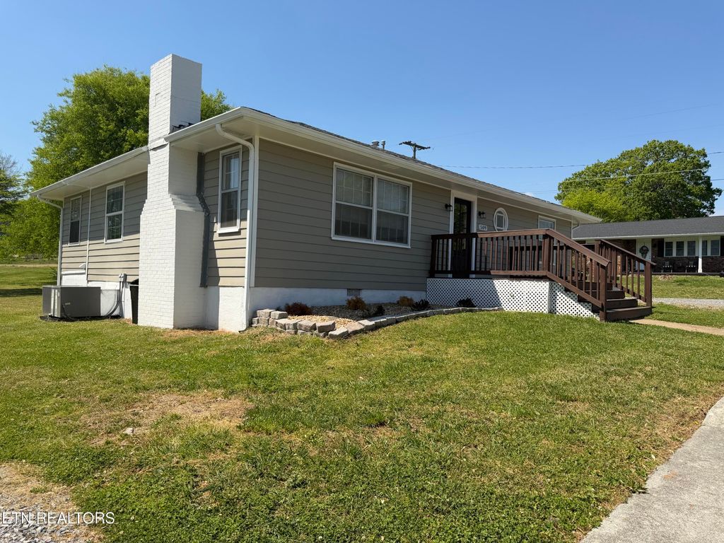 Photo of 509 Williams St, Sweetwater, TN 37874 (MLS # 1336755)