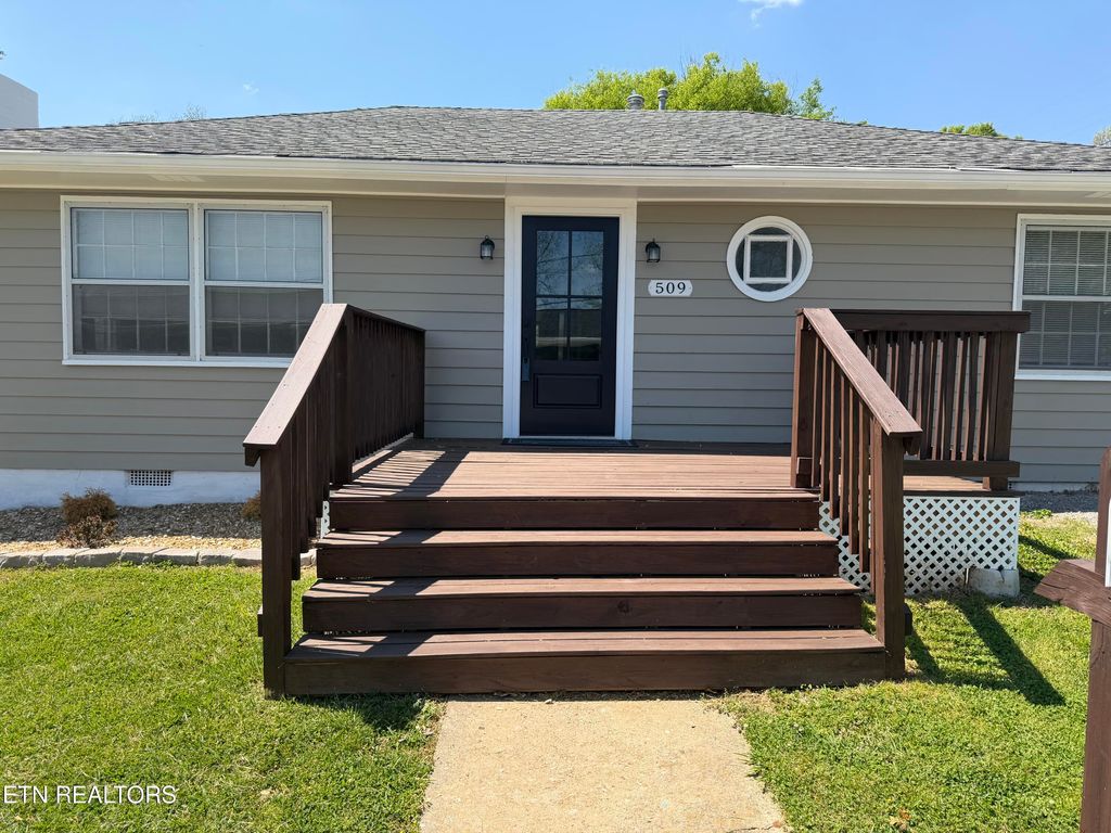 Photo of 509 Williams St, Sweetwater, TN 37874 (MLS # 1336755)