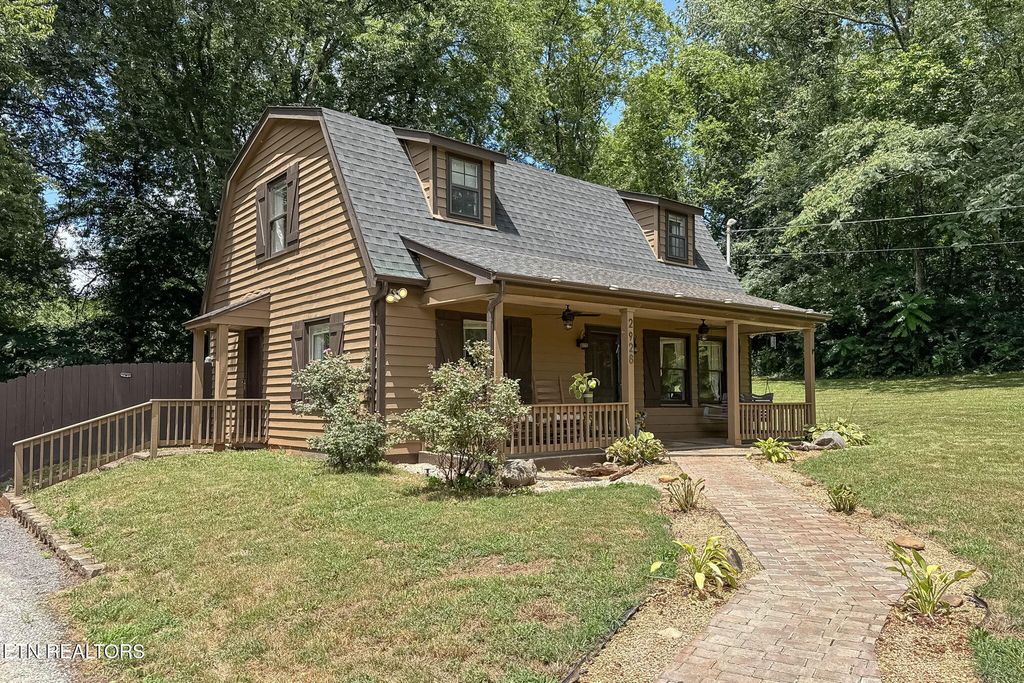 Photo of 2928 Bluegrass Lane, Strawberry Plains, TN 37871 (MLS # 1309601)