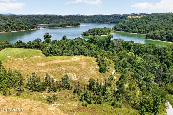 HOLLY BEND DR, BYRDSTOWN, TN 38549 - Image 0c9ba82e1ee68512d9d0d2e60edfa697/879231685