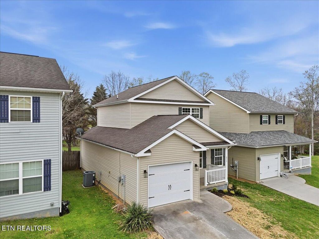 Photo of 975 Norwood Village Lane, Maryville, TN 37801 (MLS # 1334626)