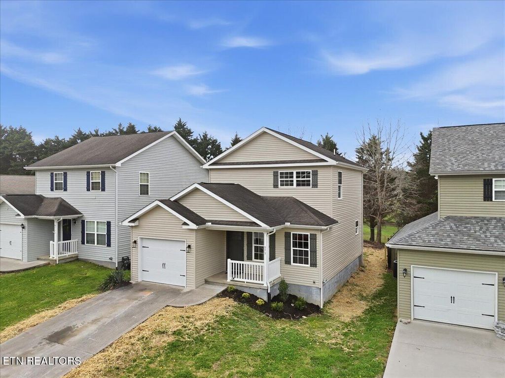 Photo of 975 Norwood Village Lane, Maryville, TN 37801 (MLS # 1334626)