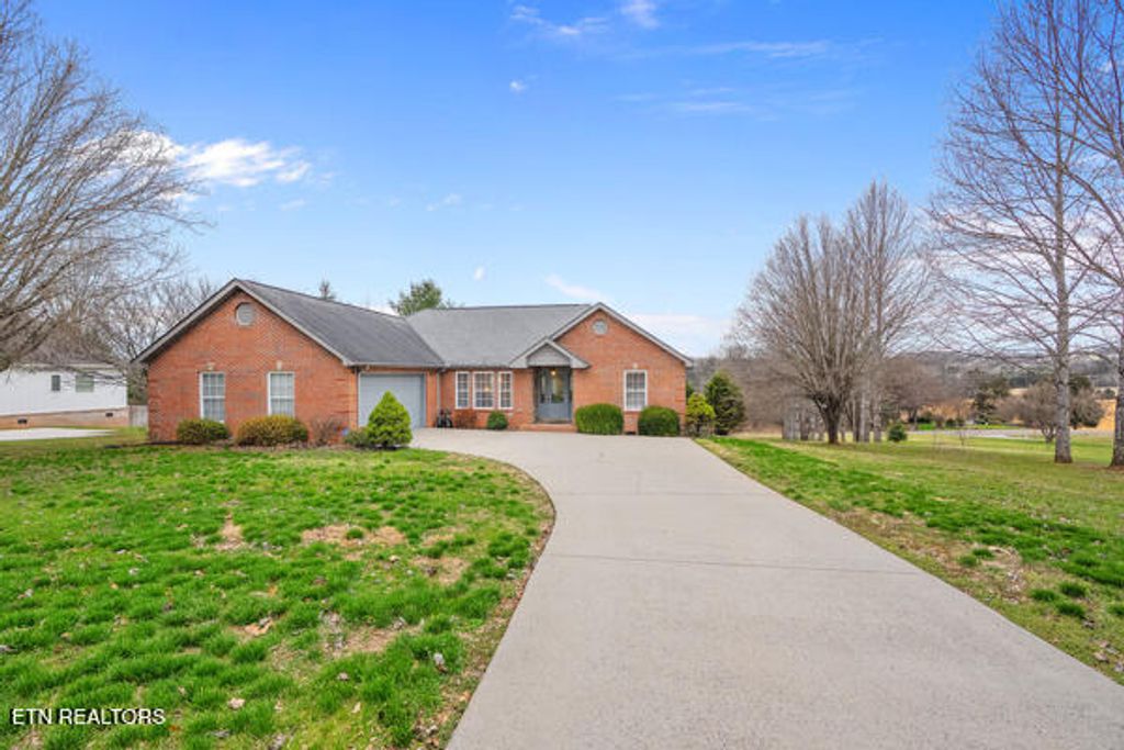 Photo of 2411 Robin Ridge Drive, Maryville, TN 37801 (MLS # 1330906)