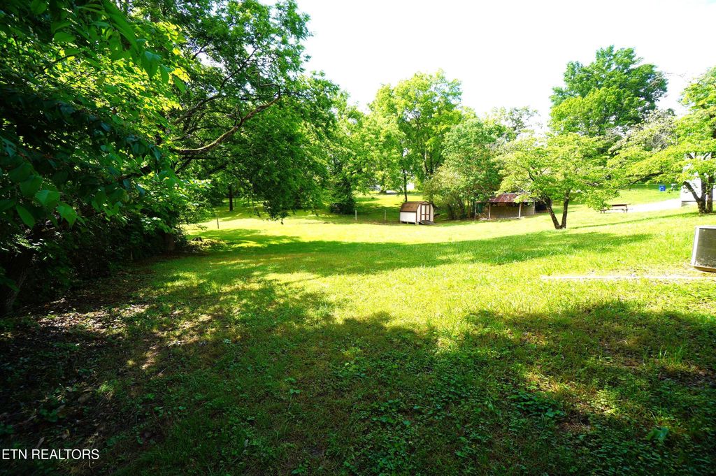 Photo of 1006 Woodland Way, Dandridge, TN 37725 (MLS # 1340325)