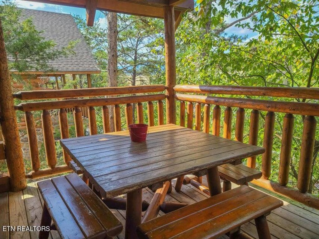 Photo of 2310 Waterfall Way, Pigeon Forge, TN 37863 (MLS # 1313767)