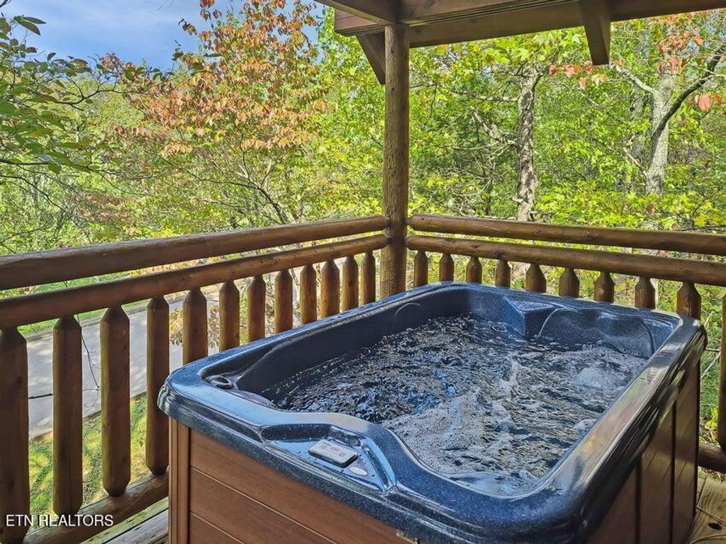 Photo of 2310 Waterfall Way, Pigeon Forge, TN 37863 (MLS # 1313767)