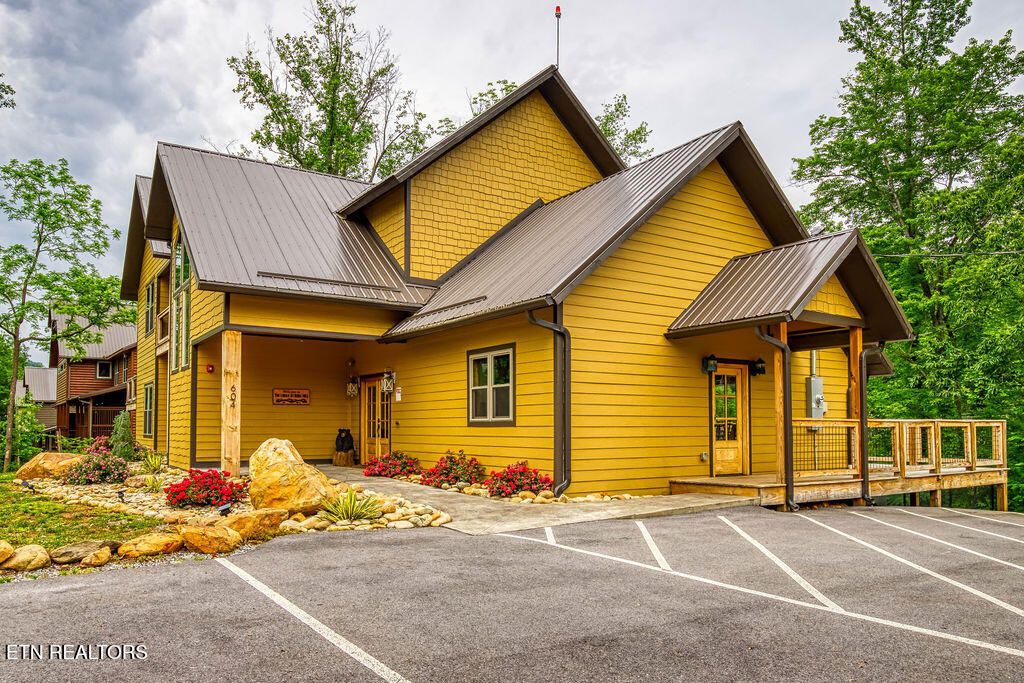 Photo of 606 Cherokee Orchard Rd, Gatlinburg, TN 37738 (MLS # 1302165)