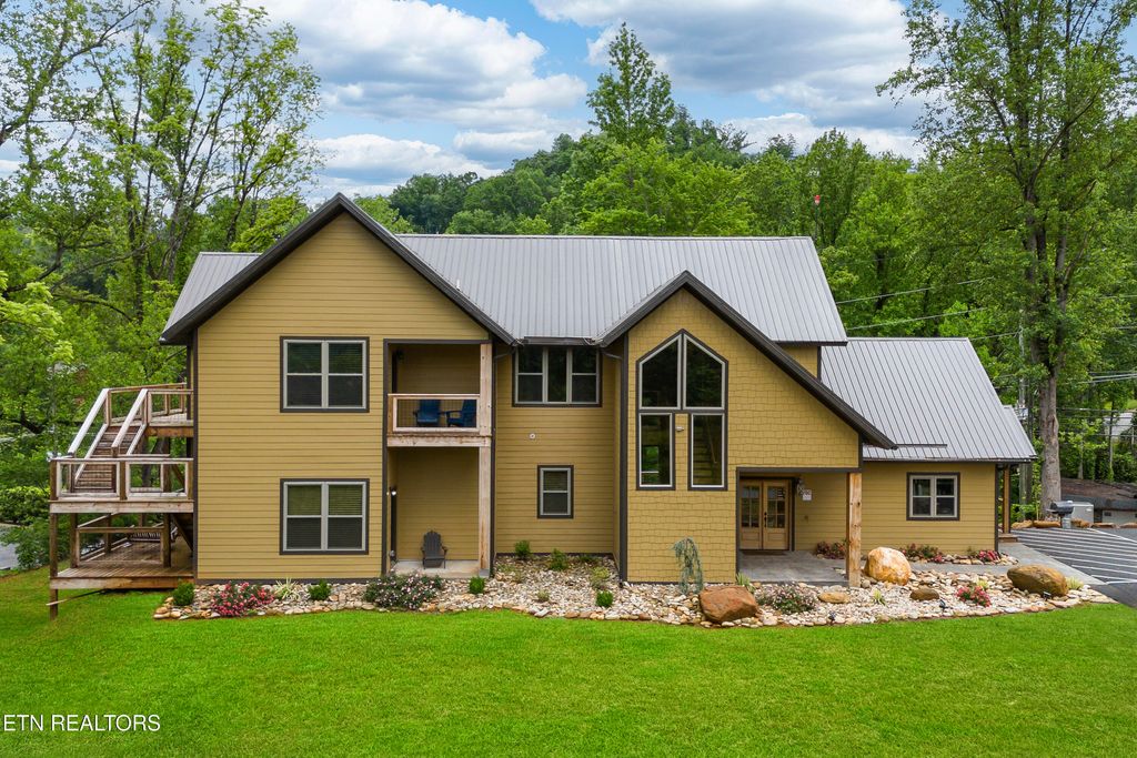 Photo of 606 Cherokee Orchard Rd, Gatlinburg, TN 37738 (MLS # 1302165)