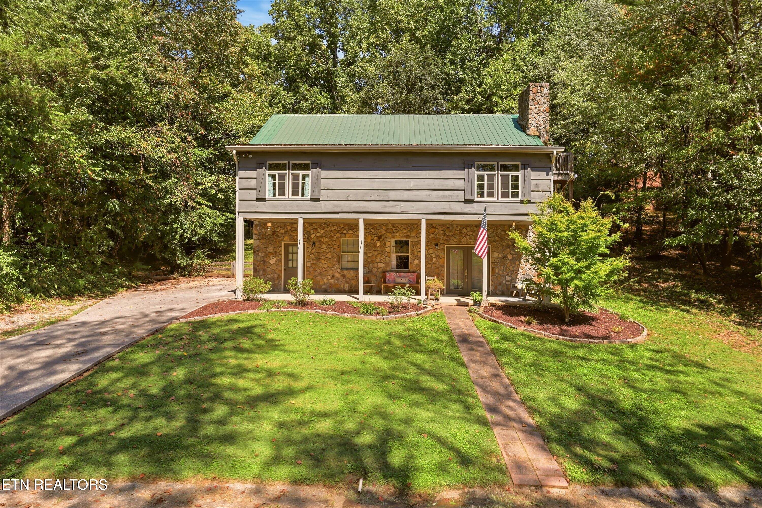 716 Regent Court