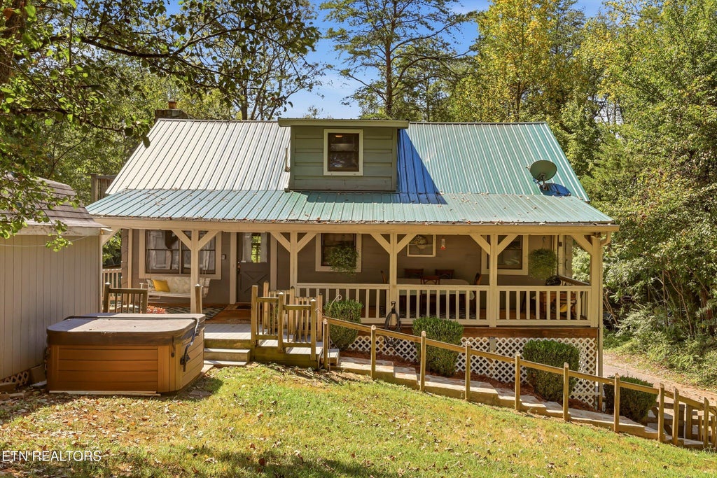 Photo of 716 Regent Court, Maryville, TN 37803 (MLS # 1355050)