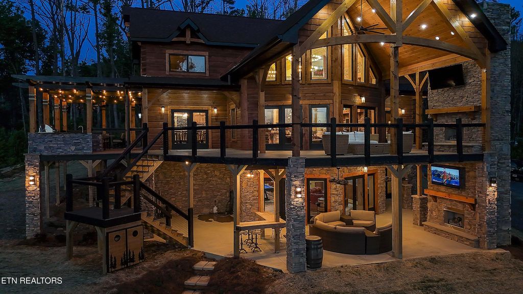 Photo of 2203 Ridgeland Circle, Sevierville, TN 37862 (MLS # 1332342)