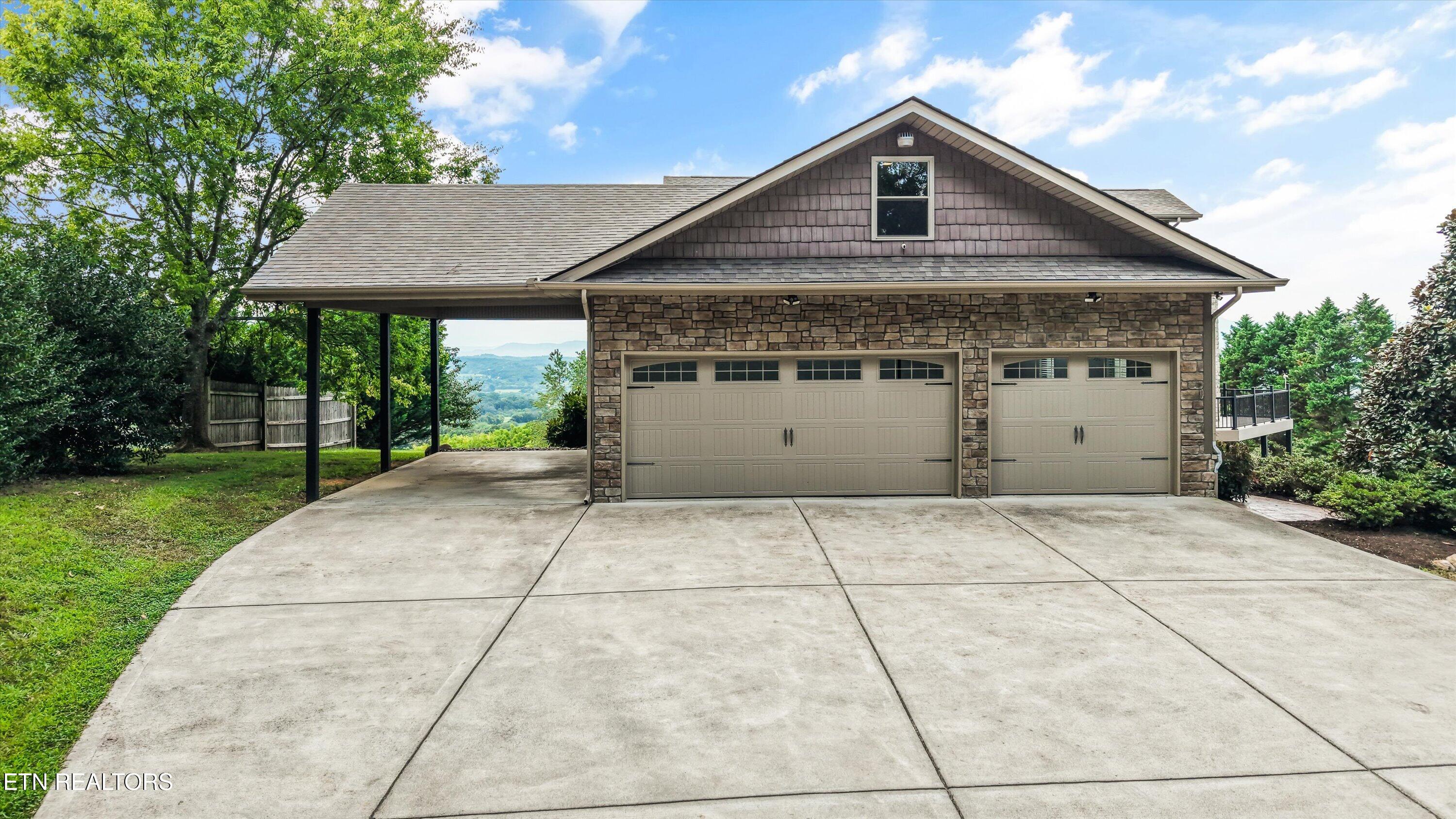 1041 Hilltop Lane