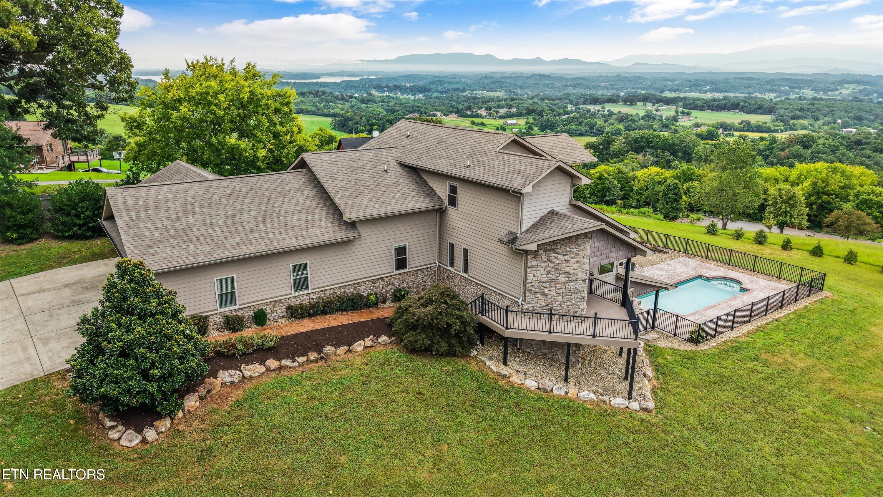 1041 Hilltop Lane