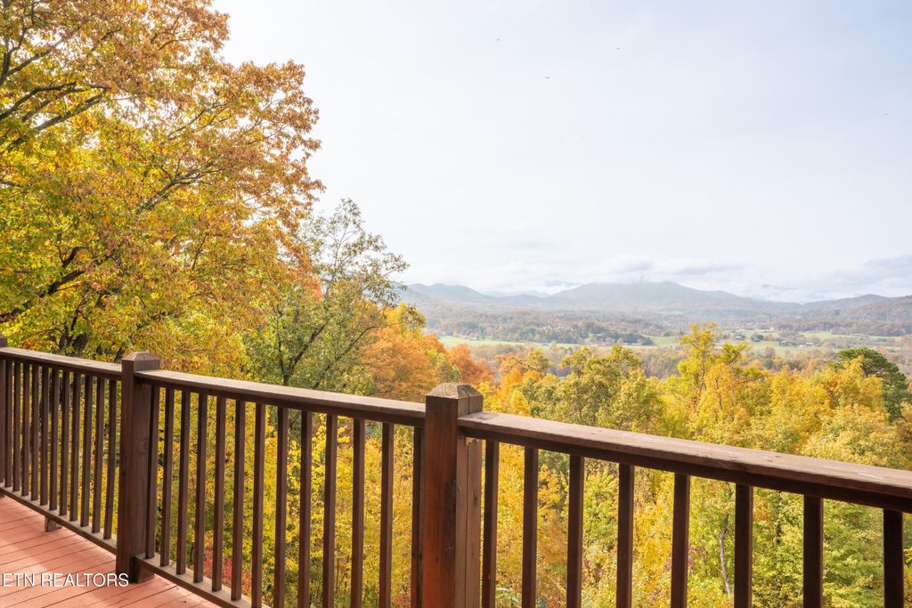Photo of 1906 Wild Iris Way, Sevierville, TN 37862 (MLS # 1316427)