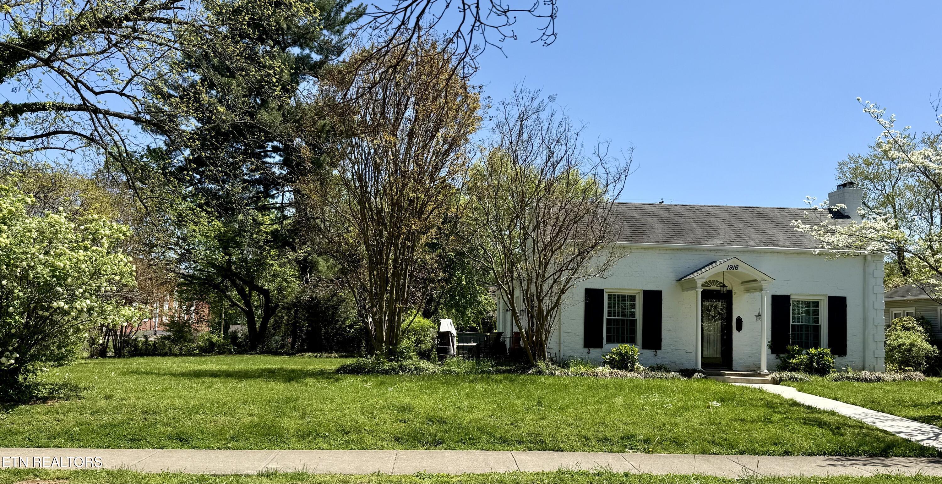 Knoxville, Tennessee 37917, United States, 3 Bedrooms Bedrooms, ,1 BathroomBathrooms,Residential,Pending,112120