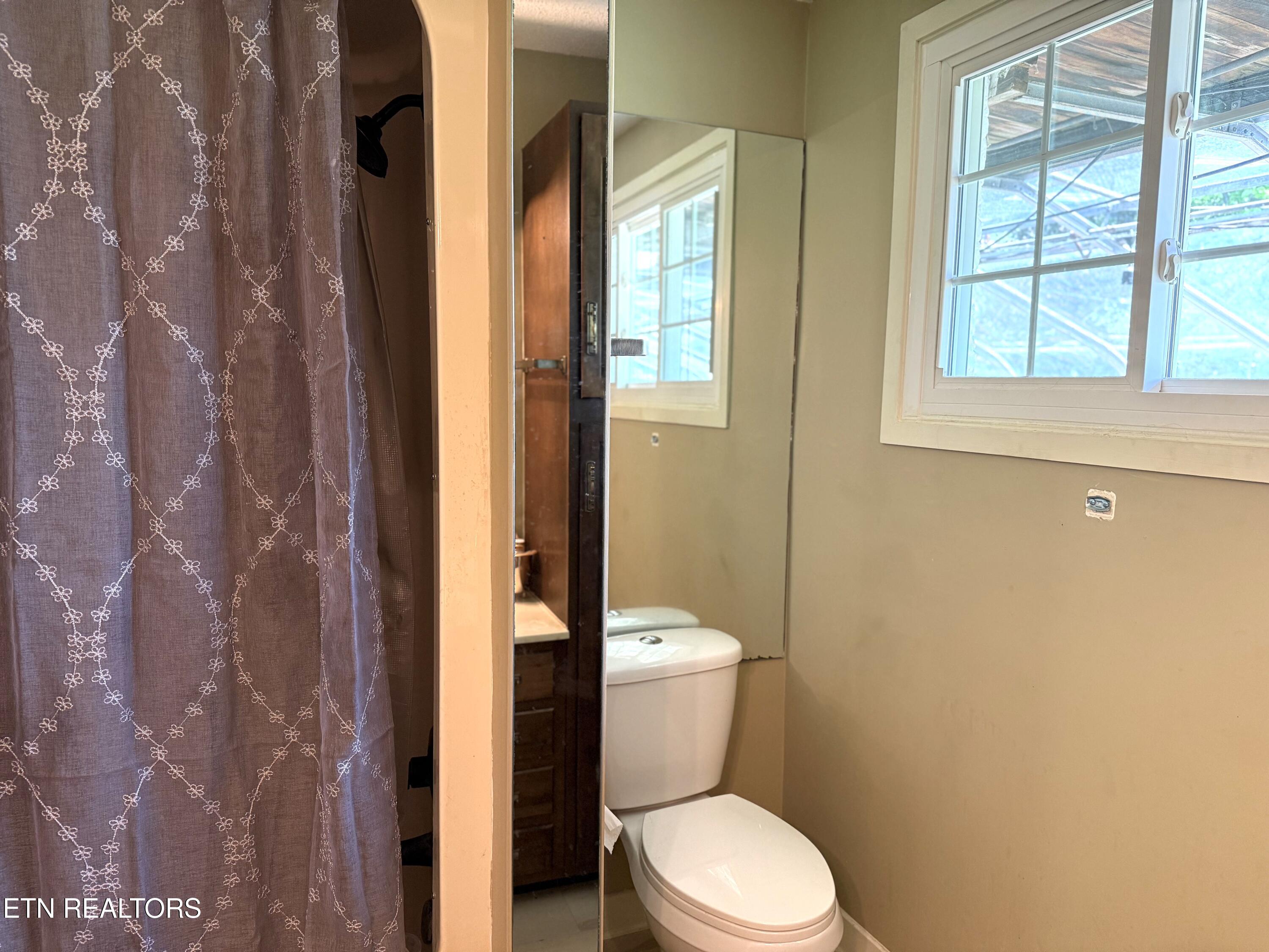 Knoxville, Tennessee 37917, United States, 3 Bedrooms Bedrooms, ,1 BathroomBathrooms,Residential,Pending,112120