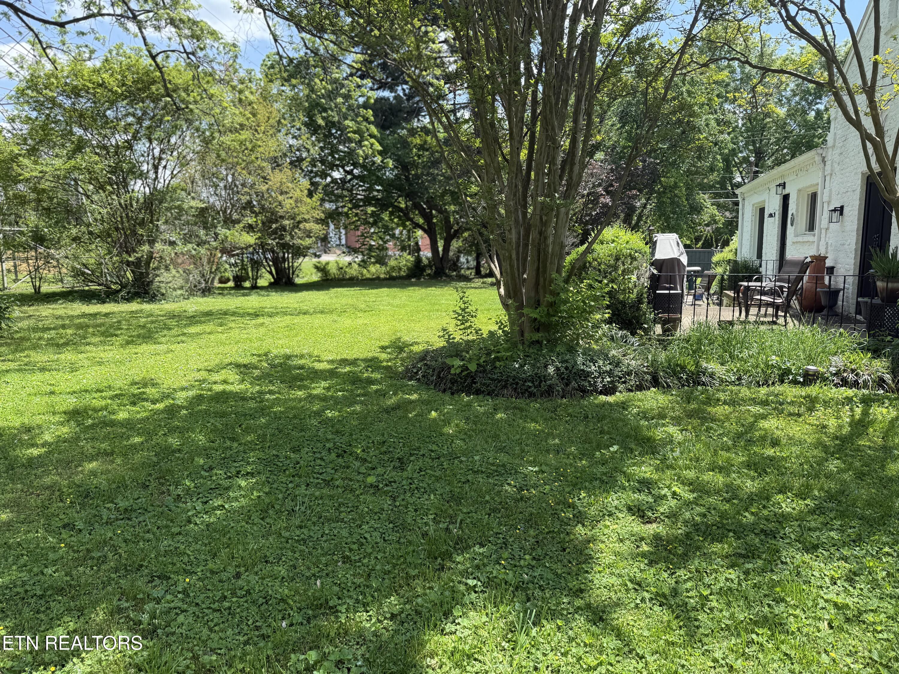 Knoxville, Tennessee 37917, United States, 3 Bedrooms Bedrooms, ,1 BathroomBathrooms,Residential,Pending,112120