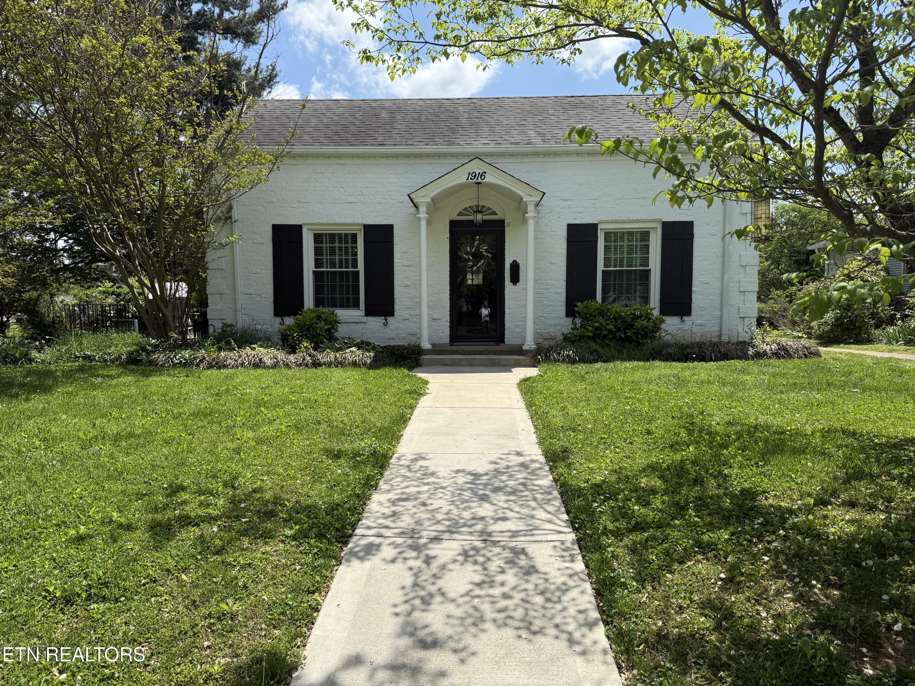 Knoxville, Tennessee 37917, United States, 3 Bedrooms Bedrooms, ,1 BathroomBathrooms,Residential,Pending,112120