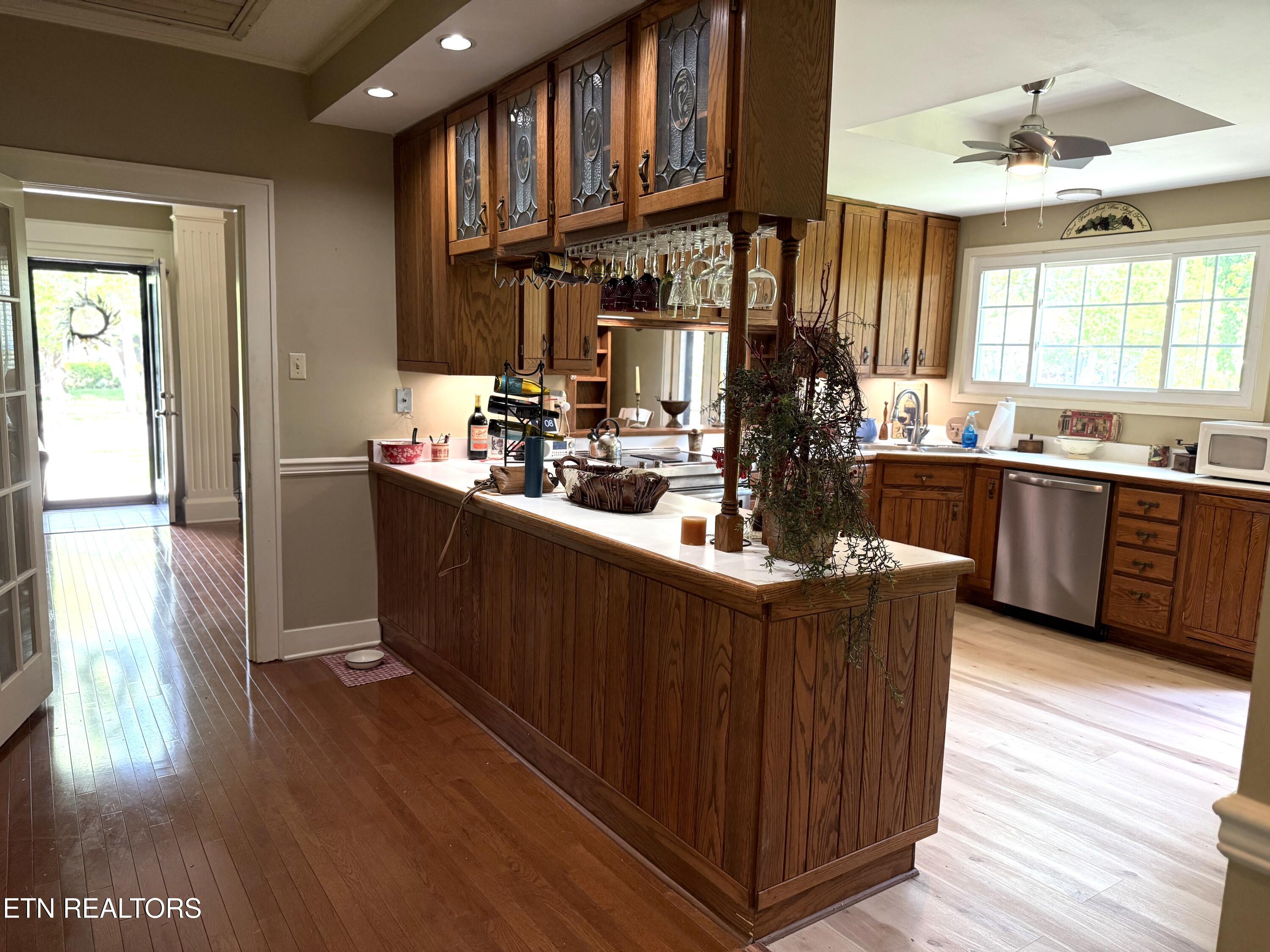 Knoxville, Tennessee 37917, United States, 3 Bedrooms Bedrooms, ,1 BathroomBathrooms,Residential,Pending,112120