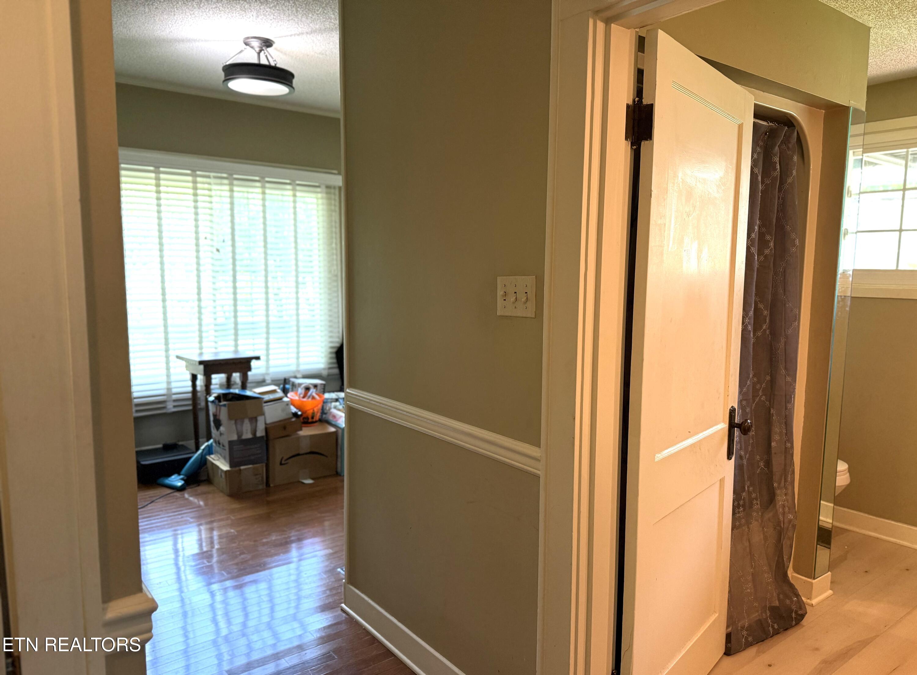 Knoxville, Tennessee 37917, United States, 3 Bedrooms Bedrooms, ,1 BathroomBathrooms,Residential,Pending,112120