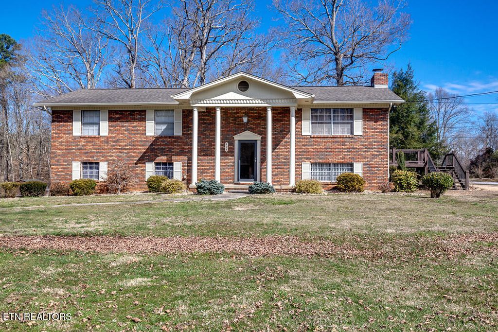 Photo of 404 N Wooddale Rd, Strawberry Plains, TN 37871 (MLS # 1291271)