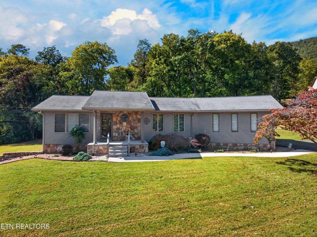 Photo of 1089 Mountain Trail Drive, Newport, TN 37821 (MLS # 1358925)