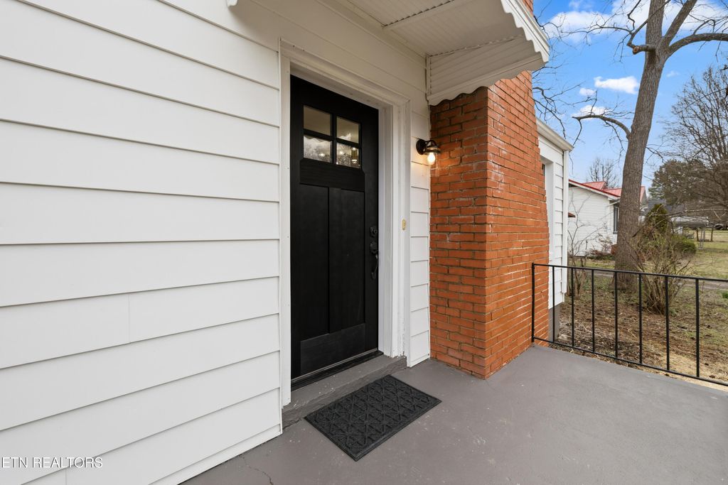 Photo of 217 Waller Ave, Maryville, TN 37803 (MLS # 1330908)