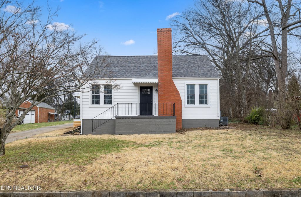 Photo of 217 Waller Ave, Maryville, TN 37803 (MLS # 1330908)