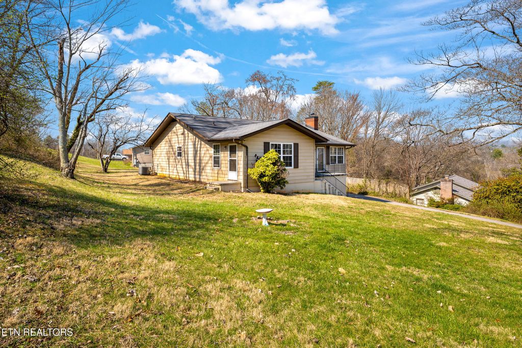 Photo of 2701 Amelia Rd, Knoxville, TN 37917 (MLS # 1332087)