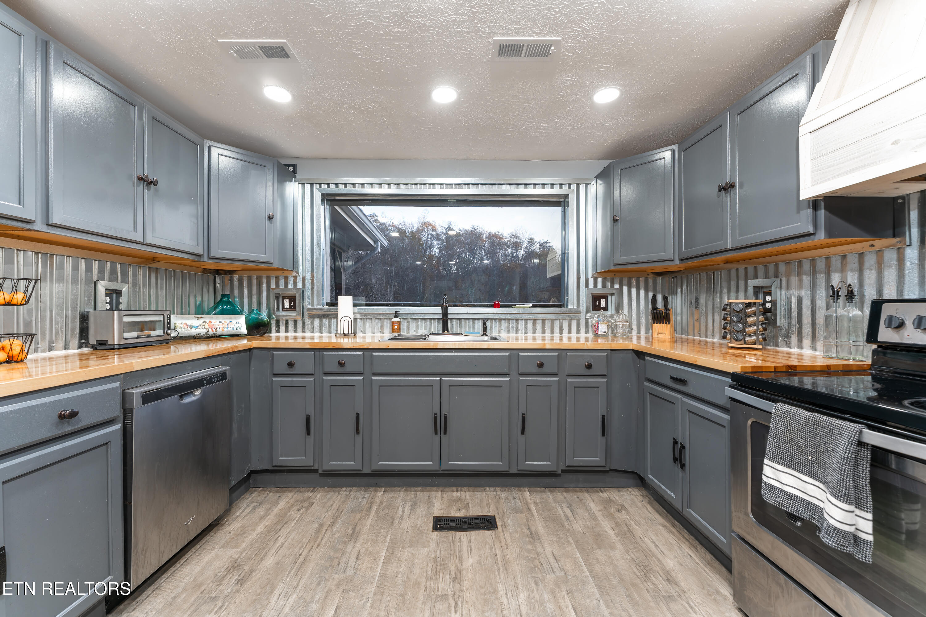 257 N Dark Hollow Rd