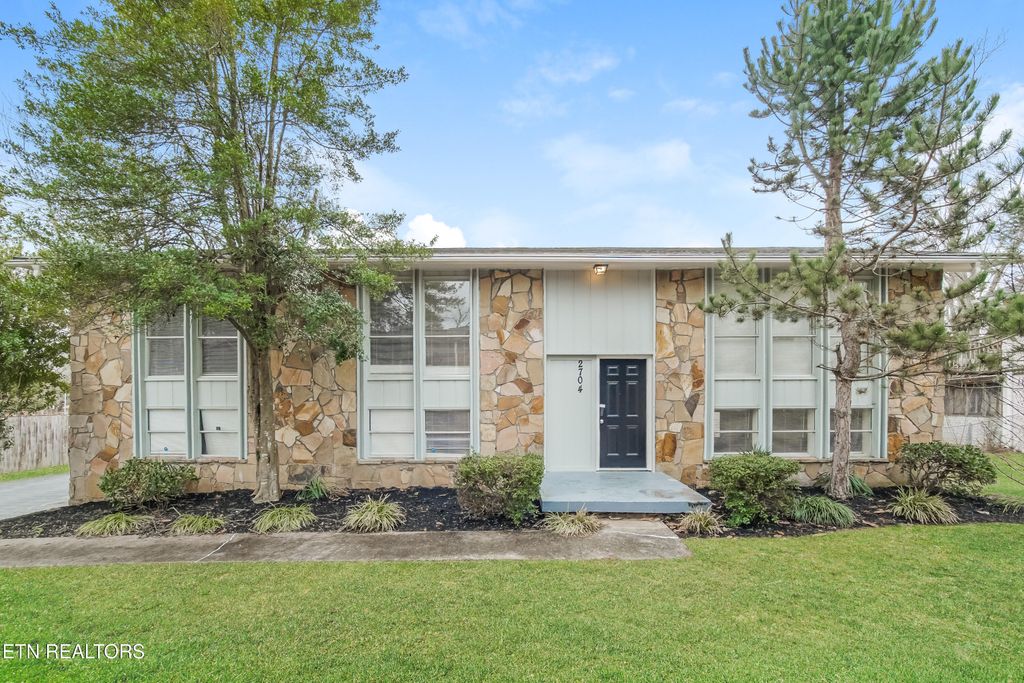 Photo of 2704 Shropshire Blvd, Powell, TN 37849 (MLS # 1327258)