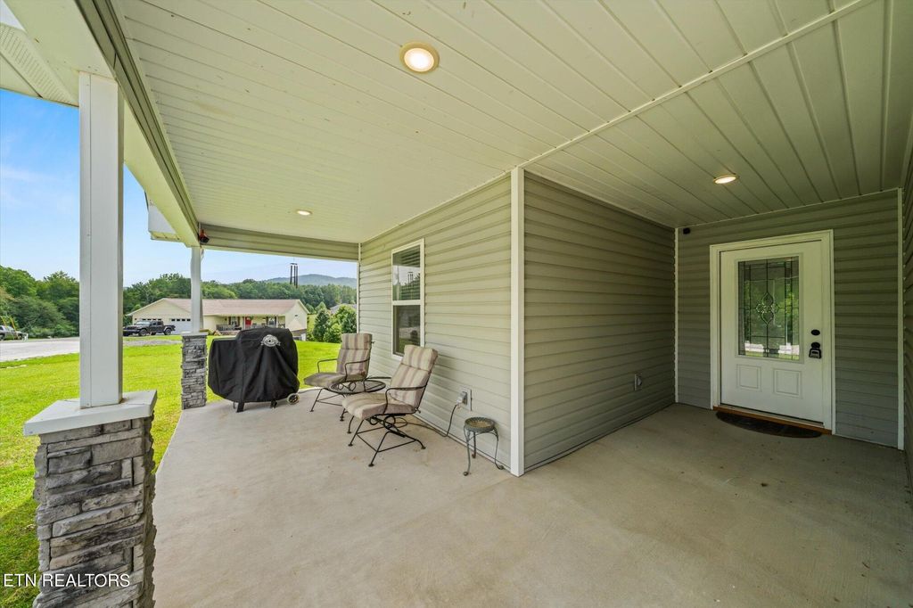 Photo of 282 Mountain Vista Rd, Oliver Springs, TN 37840 (MLS # 1271711)