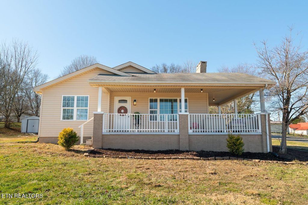 Photo of 404 Locust St, Morristown, TN 37813 (MLS # 1328442)