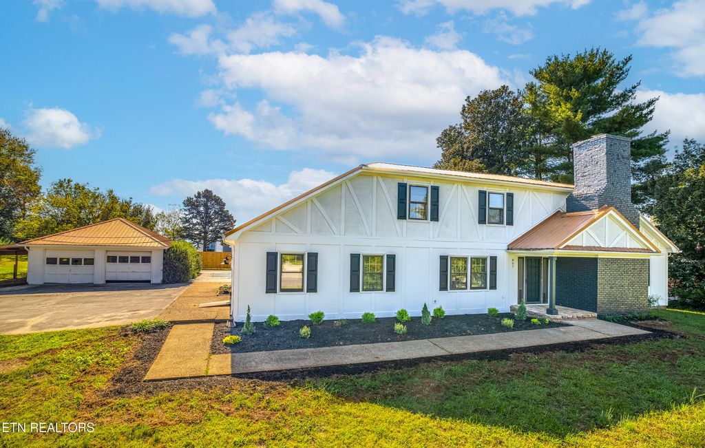 Photo of 807 Killion St, Louisville, TN 37777 (MLS # 1325611)