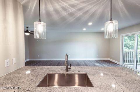 Tiny photo for 138 California Ave, Oak Ridge, TN 37830 (MLS # 1347863)