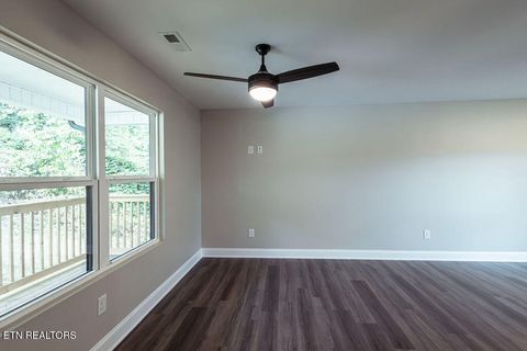 Tiny photo for 138 California Ave, Oak Ridge, TN 37830 (MLS # 1347863)