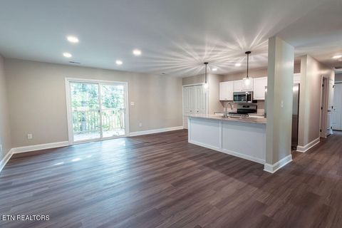 Tiny photo for 138 California Ave, Oak Ridge, TN 37830 (MLS # 1347863)